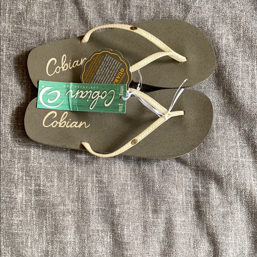 Cabins brand new with tag flip flush, blush/gold